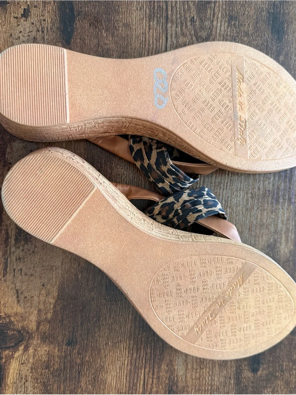 Italian Shoemakers Tan Leather Leopard-Print Thong Sandal wedge in size 10